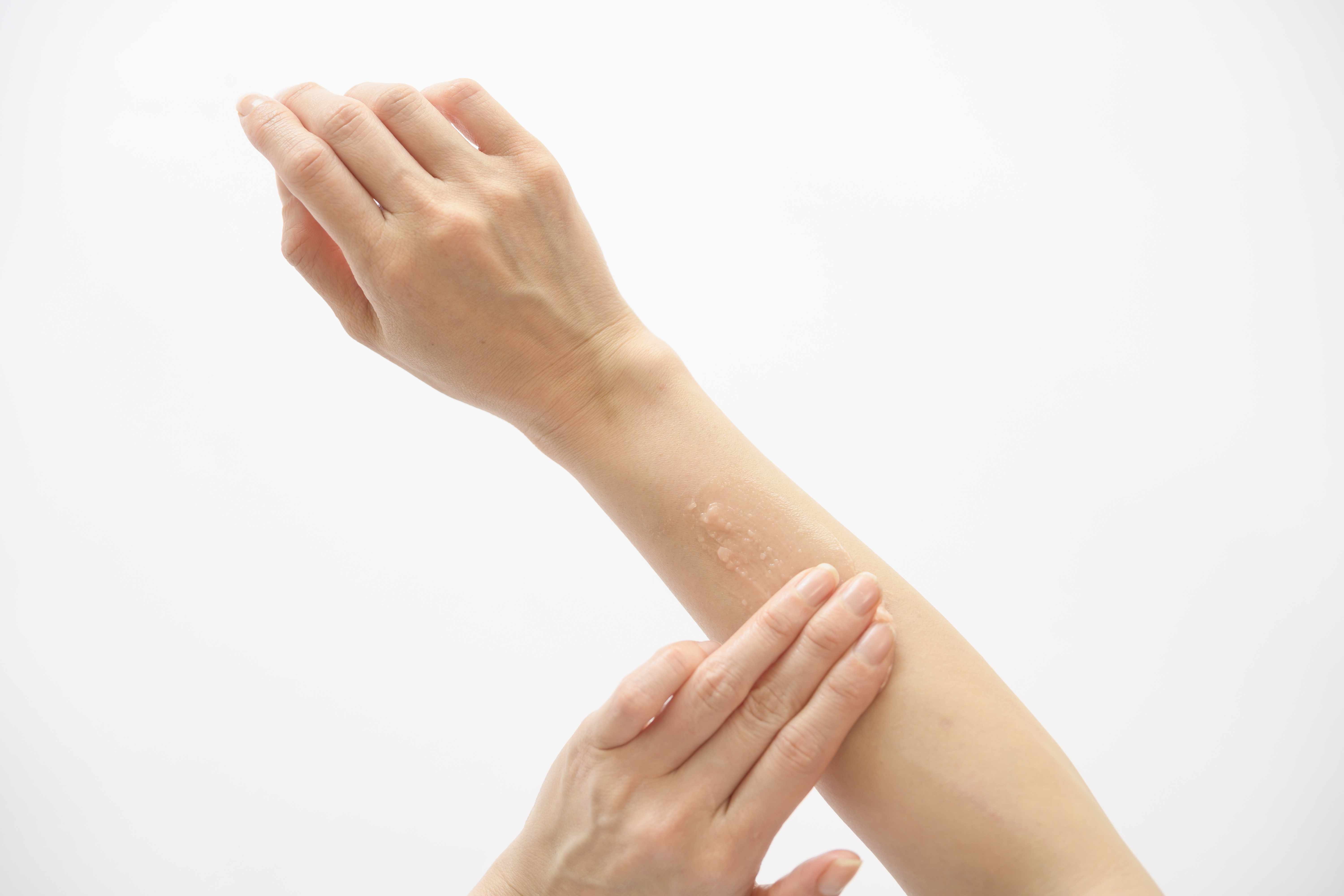 乾燥やムダ毛が気になる箇所にのせる